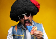 “Πίτσες Μπλε – Χτικιό εντίσιον”, με τον γνωστό Τσολιά, κατά κόσμον Αποστόλη Μπαρμπαγιάννη, στην Τεχνόπολη!