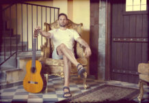 Απόστολος Γουγουλάκης – “Στον ίσκιο”