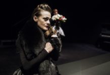 “Σ’ Εσάς που Με Ακούτε”, με την υπογραφή του Αλέξανδρου Αβρανά, στο Εθνικό Θέατρο…