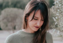 Χριστίνα Ψύχα – “Είναι κοντά”