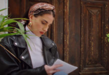 Παυλίνα Βουλγαράκη – “Ενικός”