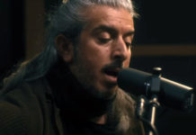 Ο Γιάννης Χαρούλης στο Θέατρο Βράχων Μελίνα Μερκούρη