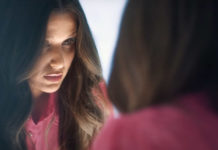 Άννα Μαρία feat. Διονύσης Σχοινάς – “Ποτέ”