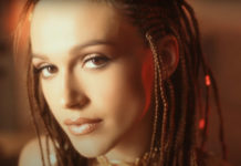 Τάνια Μπρεάζου – “Ακατάλληλες σκηνές”