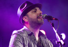 Ο Απόστολος Μόσιος στο Μπαράκι της Διδότου, μαζί με τους “Ντο Δίεση”