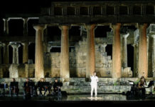 Συναυλία-ύμνος για την Ελλάδα στον Ναό της Αφαίας στην Αίγινα με τον Γιώργο Περρή