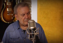 Μανώλης Μητσιάς – “Κρίσιμες στιγμές”