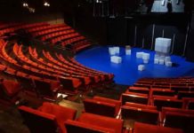 Ανακοίνωση του Θεάτρου Τζένη Καρέζη για τα γεγονότα στην παράσταση του Χριστόφορου Ζαραλίκου