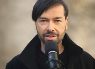 Ο Ανδρέας Λάμπρου παρουσιάζει μια «Γη που αιμορραγεί»