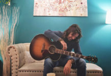 Ο Βασίλης Μπαμπανιάρης και η μπάντα του “Sepia” στο Θέσις 7