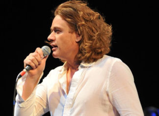 Ο Πέτρος Γαϊτάνος σε “τραγούδια που αγαπήσαμε”, στο Stage 7, με την Ηρώ Σαΐα και τη Φωτεινή Δάρρα