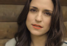 Σοφία Παπουλάκου – “Δίπλωσε λίγο τα φτερά”