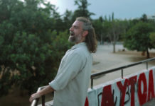 Θανάσης Χουλιαράς – “Μια βόλτα στη Γη”