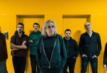 Ο Γιάννης Αγγελάκας στο Θέατρο Βράχων…