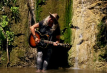 Μάνος Παπαδάκης – “Τα κάστρα”