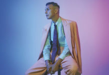 O Asaf Avidan φέρνει τον μουσικό του κόσμο στο Ηρώδειο…