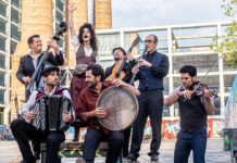 Κουλτούρες διάφορων πολιτισμών θα σμίξει η Barcelona Gipsy BalKan Orchestra στο Faliro Summer Theater