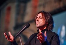 Βασίλης Λέκκας – “Κοίτα με καλά”