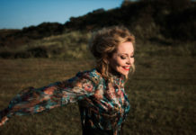 Η Anneke Van Giersbergen επιστρέφει στην Ελλάδα για μία ακουστική περιοδεία!