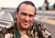 Ο Κώστας Λειβαδάς στο Υπαίθριο Δημοτικό Θέατρο Ζωγράφου, μαζί με την Ελένη Τσαλιγοπούλου και την Ερωφίλη