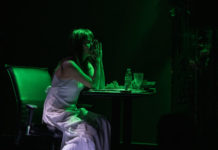 “Πάρτυ Γενεθλίων”, η Σαλίνα Γαβαλά, σε ένα πρωτότυπο θέαμα που συνδυάζει το θέατρο, τη μουσική, την ποίηση αλλά και την τεχνολογία των ολογραμμάτων!