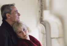 Ο Θανάσης Κουρλαμπάς και η Αμαλία Νίνου, παρουσιάζουν την «Αφροδίτη με τη γούνα» στο Θέατρο Άνεσις…