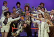 “Οι εύθυμες κυράδες” σε ένα ξέφρενο musical / πάρτι, στο Δημοτικό Θέατρο Πειραιά…