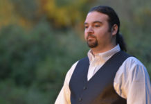 Ο Πάνος Μαλαχιάς παρουσιάζει το νέο του άλμπουμ “Περαστικοί & ευγνώμονες” με εκλεκτούς καλεσμένους!