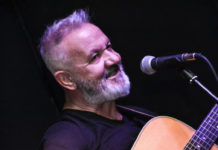 Ο Χρήστος Θηβαίος σε μια μουσική εξομολόγηση, ανοίγει το “Ημερολόγιο” του στην ταράτσα του Λαμπέτη…