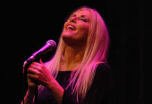 Η ανατρεπτική Θεοδοσία Τσάτσου με τραγούδια που σημάδεψαν την πορεία της, στη Σφίγγα