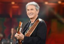 Ο Γιώργος Νταλάρας υμνεί τη θάλασσα και τιμά τους θαλασσινούς, με μια μεγάλη συναυλία στο Christmas Theater!