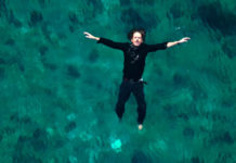 Christian Ronig – “Deep and silent sea” (Μια θάλασσα πλατιά / διασκευή)