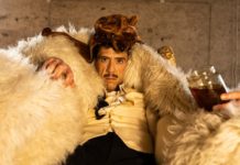 “Η Αρκούδα” του Τσέχωφ σηματοδοτεί την πρώτη σκηνοθετική απόπειρα του Νίκου Καρδώνη…