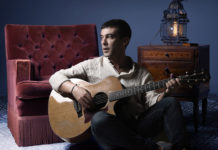 «Σ’ ένα δωμάτιο με τον Μάνο Λοΐζο», νέο album για τον Απόστολο Ρίζο, από τη ζωντανή ηχογράφηση της παράστασης