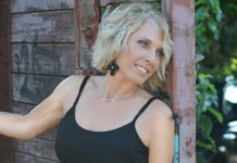 Η Κρινιώ Νικολάου παρουσιάζει τα νέα της τραγούδια στο Lux Athens