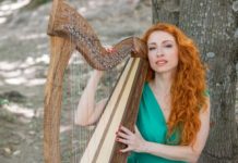 Η Λίνα Ροδοπούλου με κέλτικη άρπα στο Νομισματικό Μουσείο