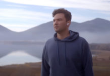 Ο έρωτας θα κατακλύσει τη νέα μουσική παράσταση του Σταύρου Σαλαμπασόπουλου στο Caja de musica