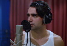 Ο George Zervos σε ένα ξεσηκωτικό rock ‘n’ roll live στο Tiki Bar Athens