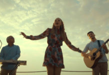 Les Au Revoir – “Γιατί φοβάσαι” (διασκευή)