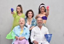 Σε… “Διακοπές στο Porto Salta” μάς προσκαλεί η Ελένη Γερασιμίδου, στη νέα επιθεώρηση του Άγγελου Πυριόχου!