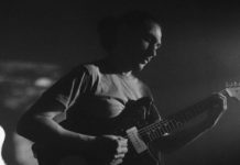 Ο Γιώργος Περού παρουσιάζει το video clip για το τραγούδι “Σιωπή”, όπου συμμετέχει ο Γεράσιμος Σκιαδαρέσης