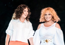 Ελευθερία Αρβανιτάκη και Ελεωνόρα Ζουγανέλη πρόσφεραν χαρά και συγκίνηση στο κοινό του Θεάτρου Βράχων!