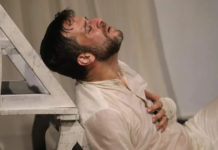 Δεύτερος χρόνος για τον «Κοιμώμενο Χαλεπά» στο θέατρο Αλκμήνη