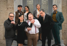 “Ένας βλάκας και μισός”… ξεσηκώνει με τις γκάφες του το Θέατρο Αυλαία στο Πασαλιμάνι!