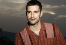 Ο Σταύρος Νιφοράτος ανεβαίνει στη σκηνή του Σταυρού του Νότου Club