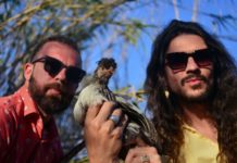 Το ανατρεπτικό νησιώτικο δίδυμο, οι Νήσων Τέκνα, ανεβαίνουν στη σκηνή του Ίλιον Plus