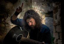 “Φράχτες & Σύνορα” θα βάλει στη Σφίγγα ο Μάνος Τρυπιάς!