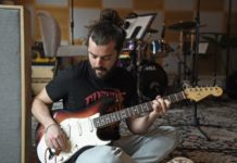 O Jon Voyager παρουσιάζει το πρώτο του προσωπικό indie rock άλμπουμ με τίτλο “Monsters”