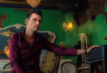 “3 κόσμοι εντός μου: από την παράδοση στο ροκ… από το ροκ στο λαϊκό…” Ο Θανάσης Σκαργιώτης στο Μπαράκι της Διδότου…