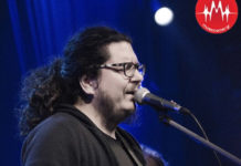 Ο Αλέξανδρος Εμμανουηλίδης με παλιά και νέα τραγούδια στο Caja de musica